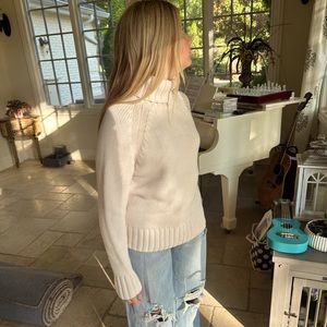 WHITE WOMENS TURTLENECK